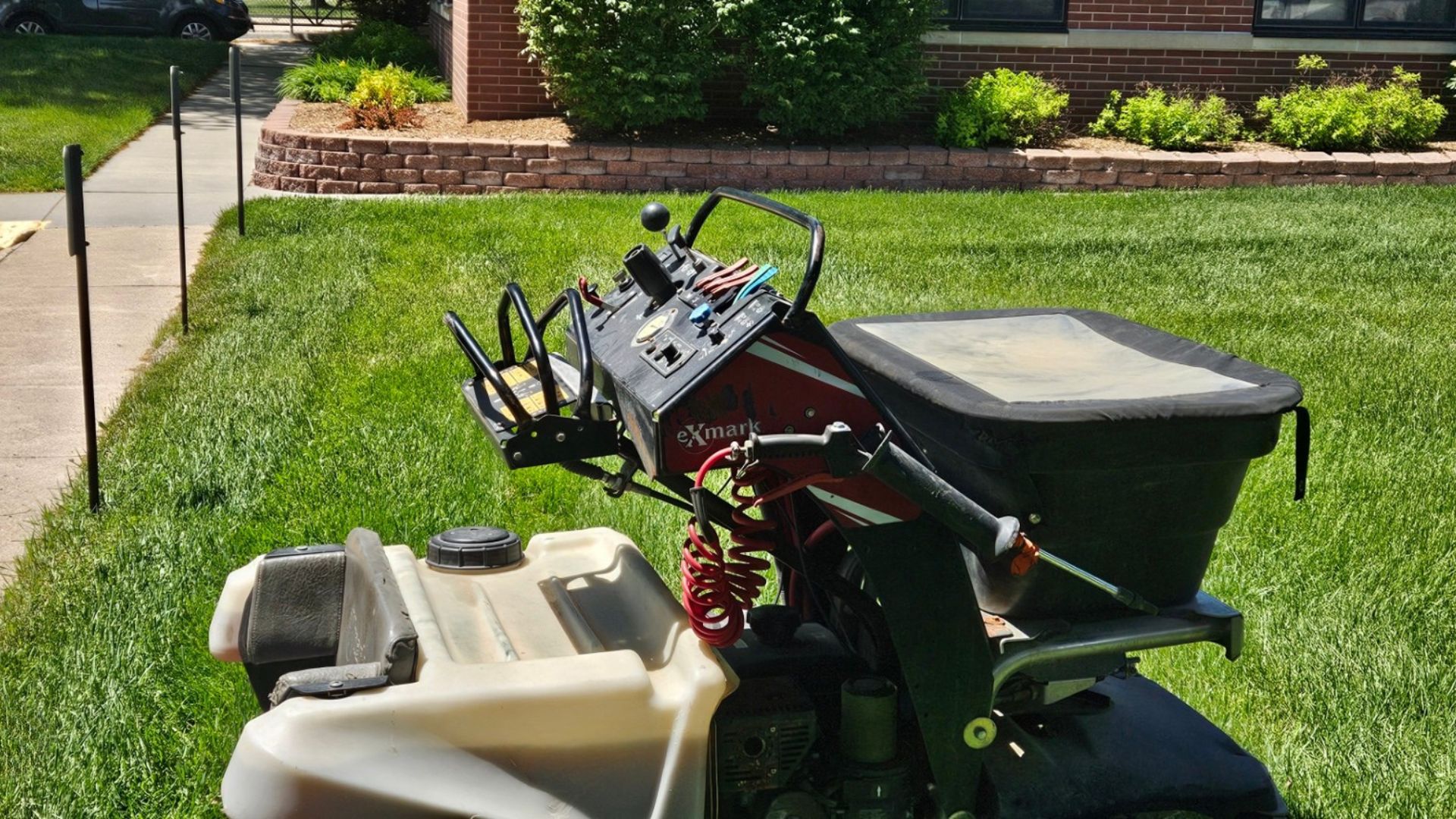 Lawn Maintenance Lincoln, Nebraska | Lee's Lawn Maintenance